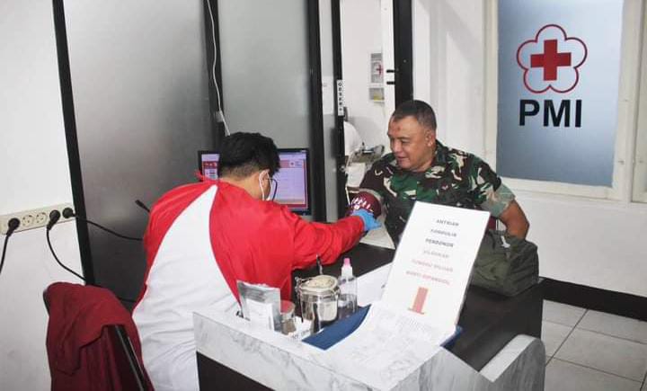 Penerangan Kodam XII/Tanjungpura menggelar aksi sosial Donor Darah di PMI Kota Pontianak, Senin (08/01/2024). (Foto/Pendam)