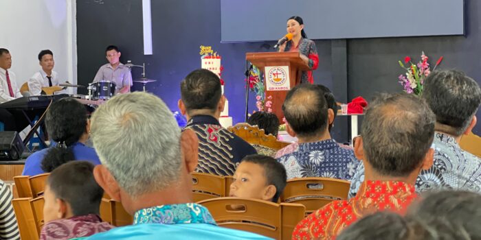 Bupati Landak periode 2017-2022 Karolin Margret Natasa di Gereja Kairos Kampet