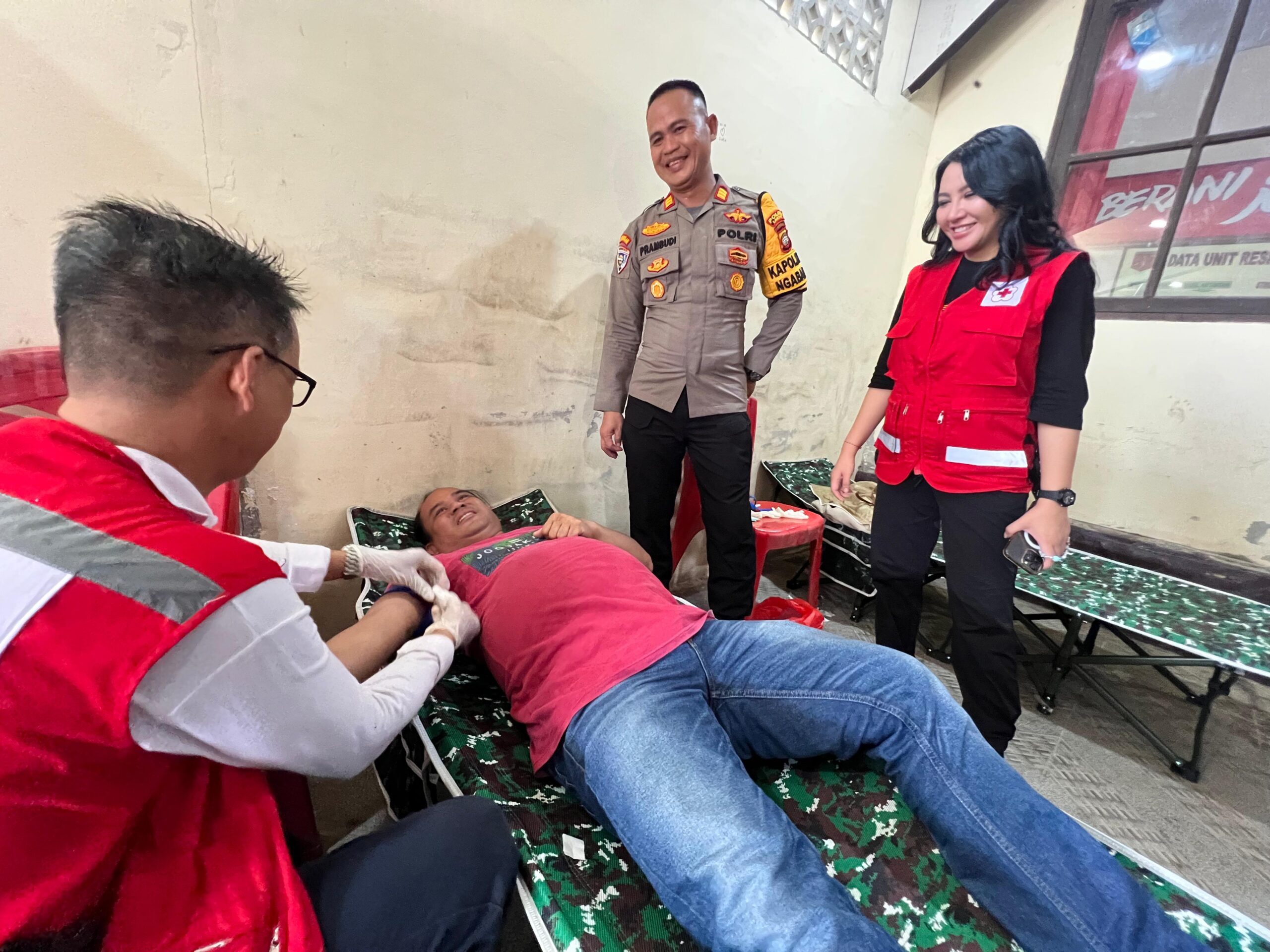 Kegiatan tersebut di buka langsung oleh Kepala Polres (Kapolres) Landak AKBP I Nyoman Budi Artawan serta Ketua PMI Kabupaten Landak Karolin Margret Natasa.