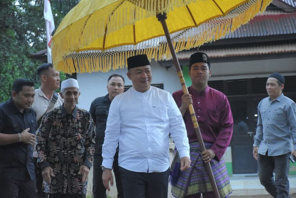 Foto : Bupati Ketapang, Alexander Wilyo,
