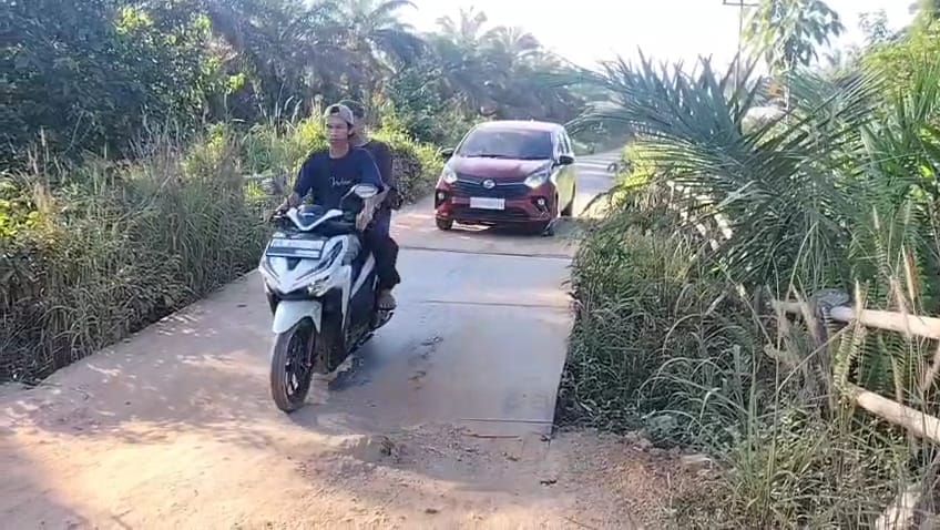 Jalan dan Jembatan Rusak