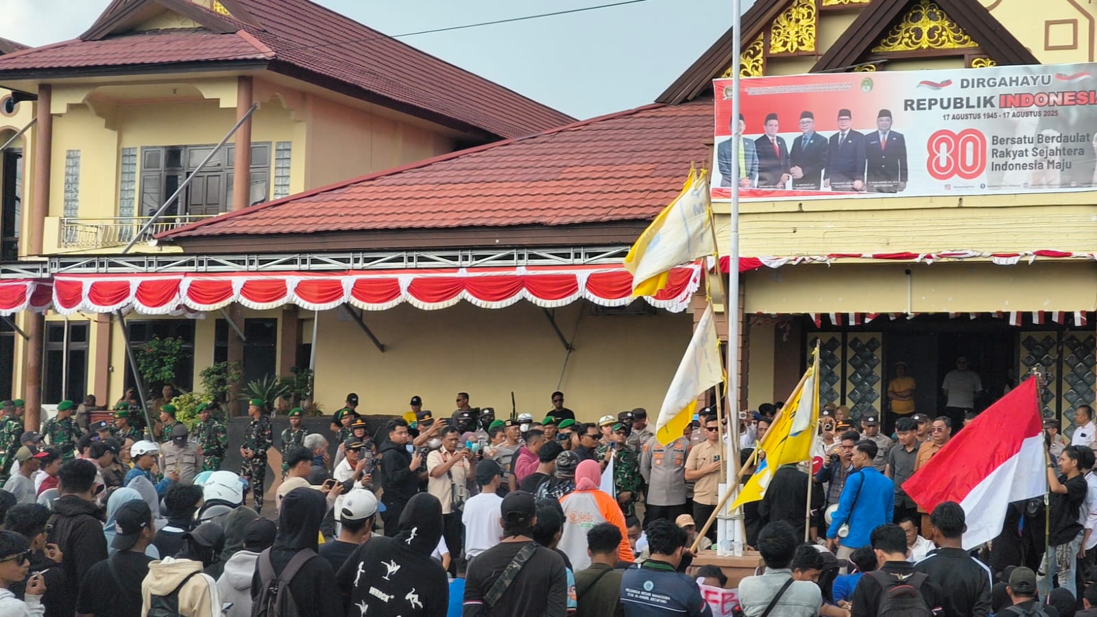 Aksi demo damai di Ketapang