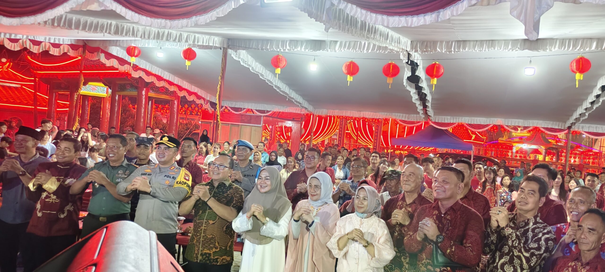 Lampion raksasa di sungai kakap